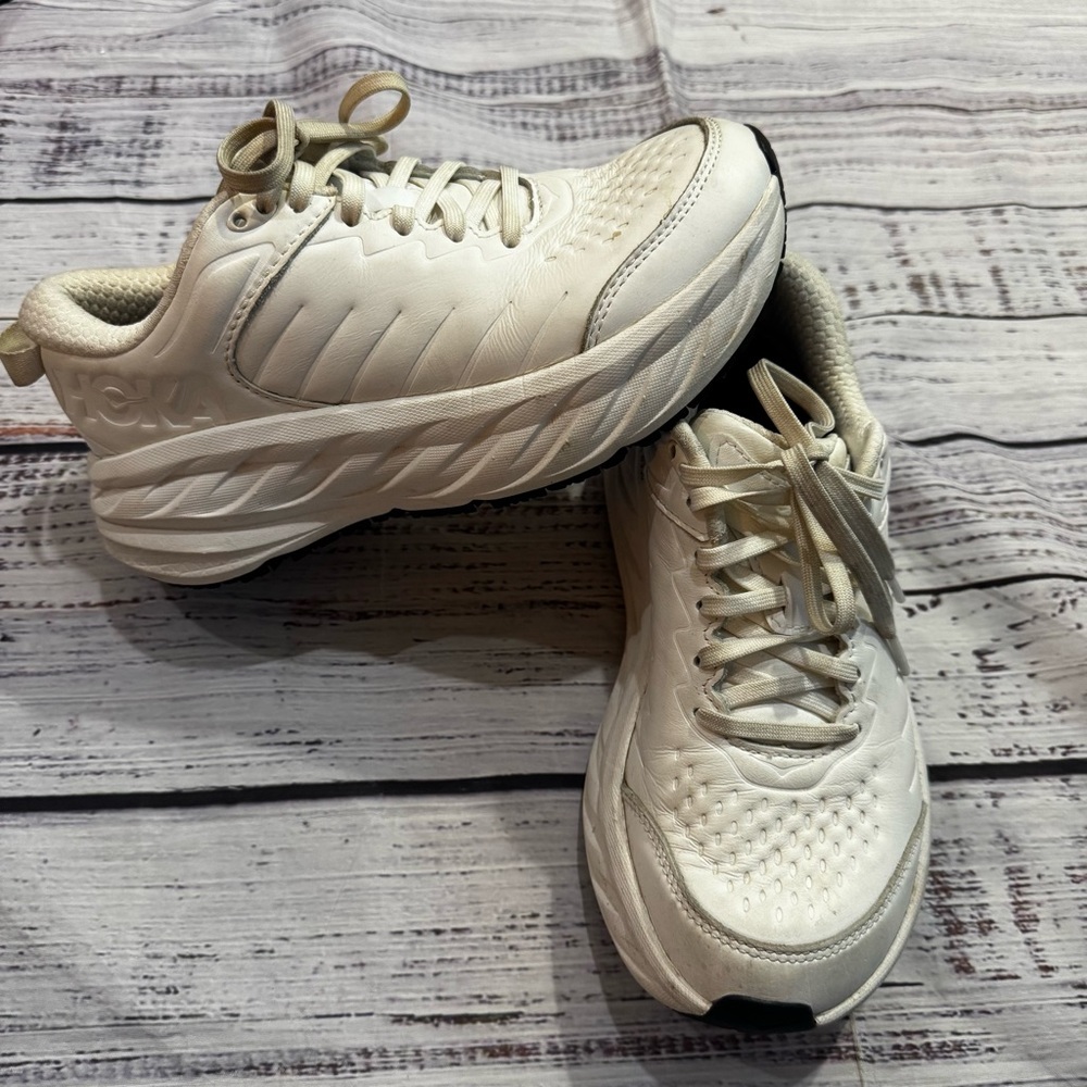Hoka Women's leather Sneakers size 6.5
